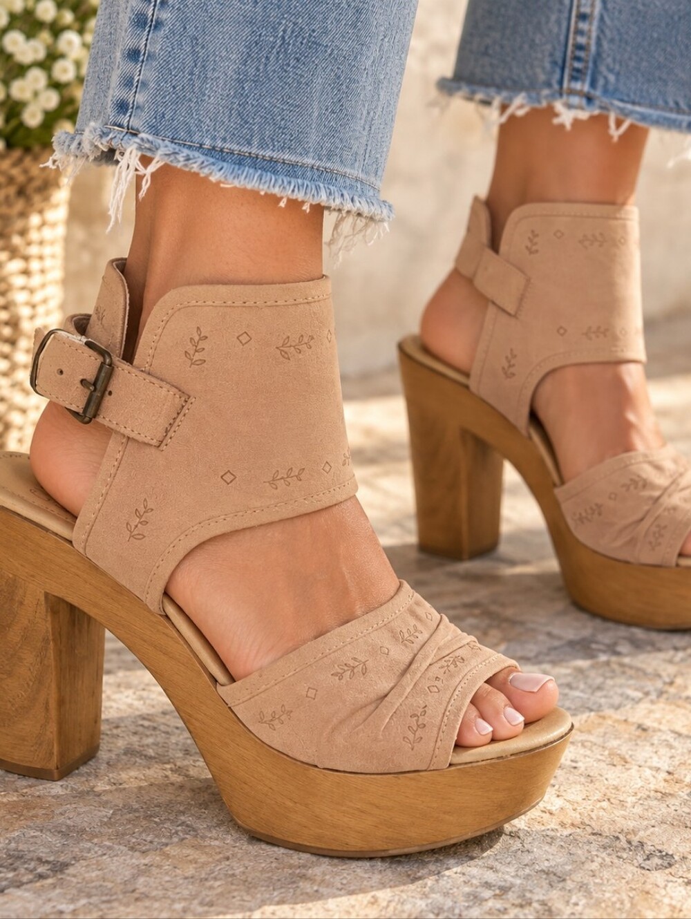 Cool‎ Way wooden platform heels sandals tan with etched flowers size 40